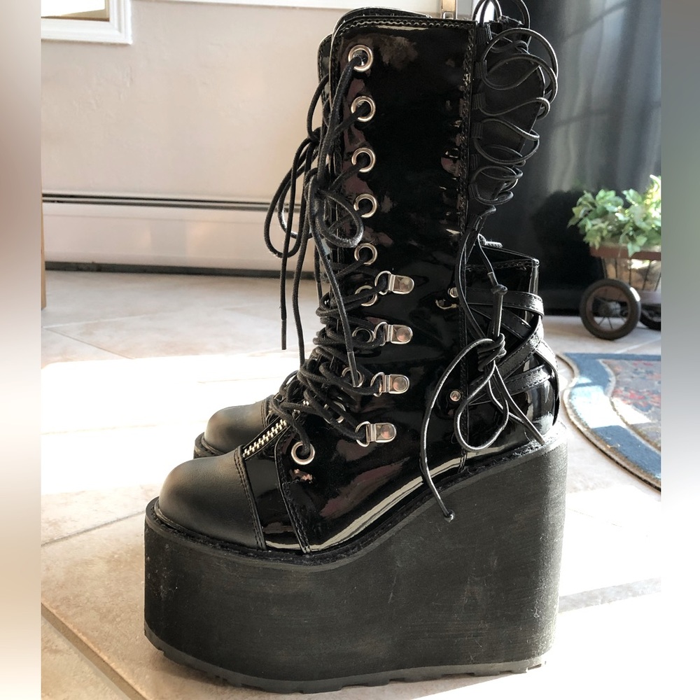 Dolls Kill platform boots, black, with detail on back, S7